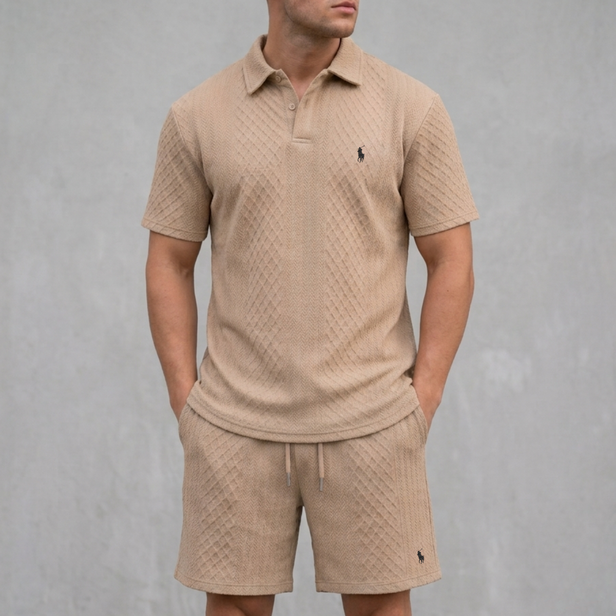 Strikket polosæt med shorts